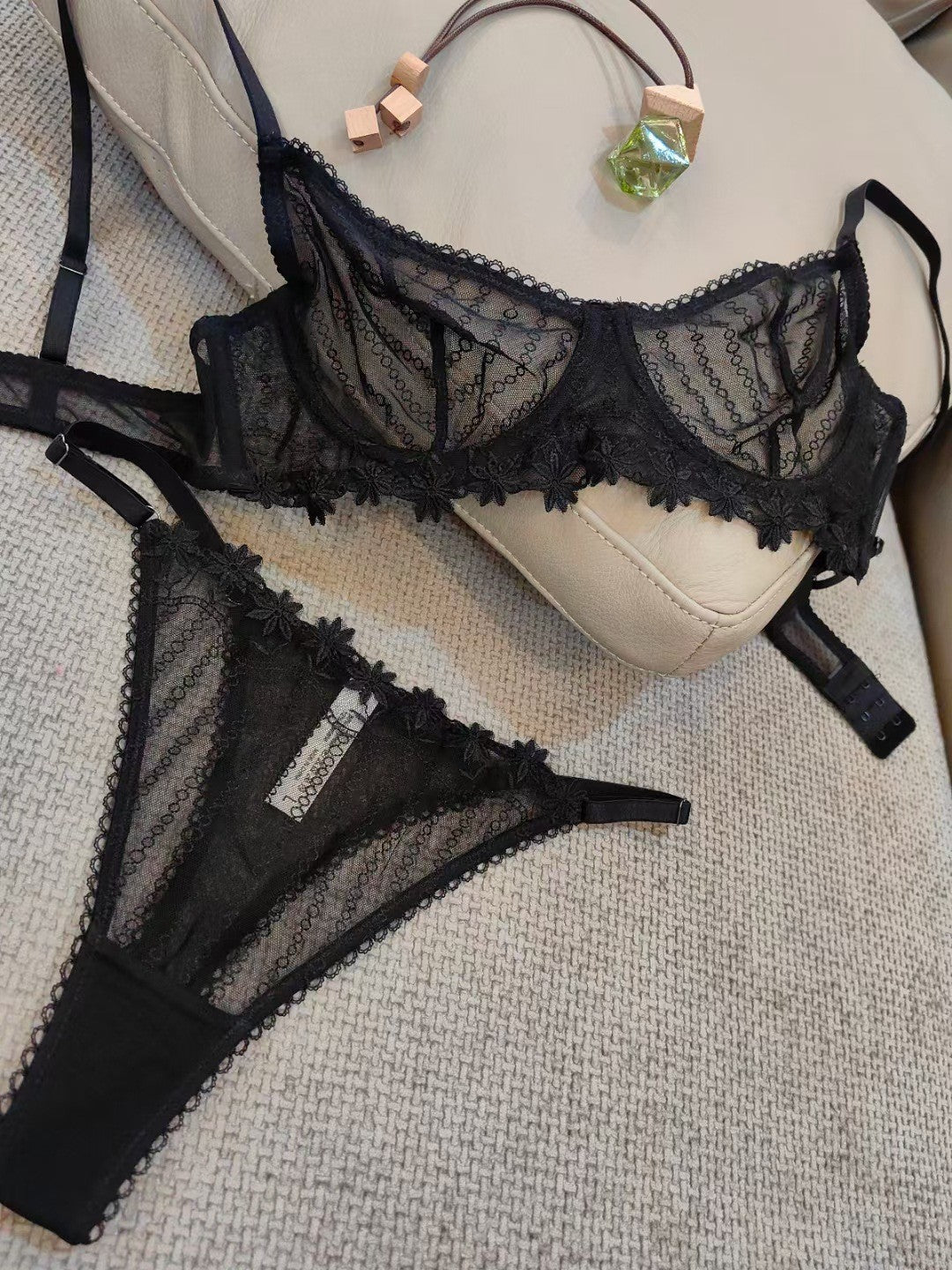 French Style Lingerie Sexy Ultra-Thin Mesh Lace Bra Large Bust Minimizing Plus Size Erotic Lingerie Set