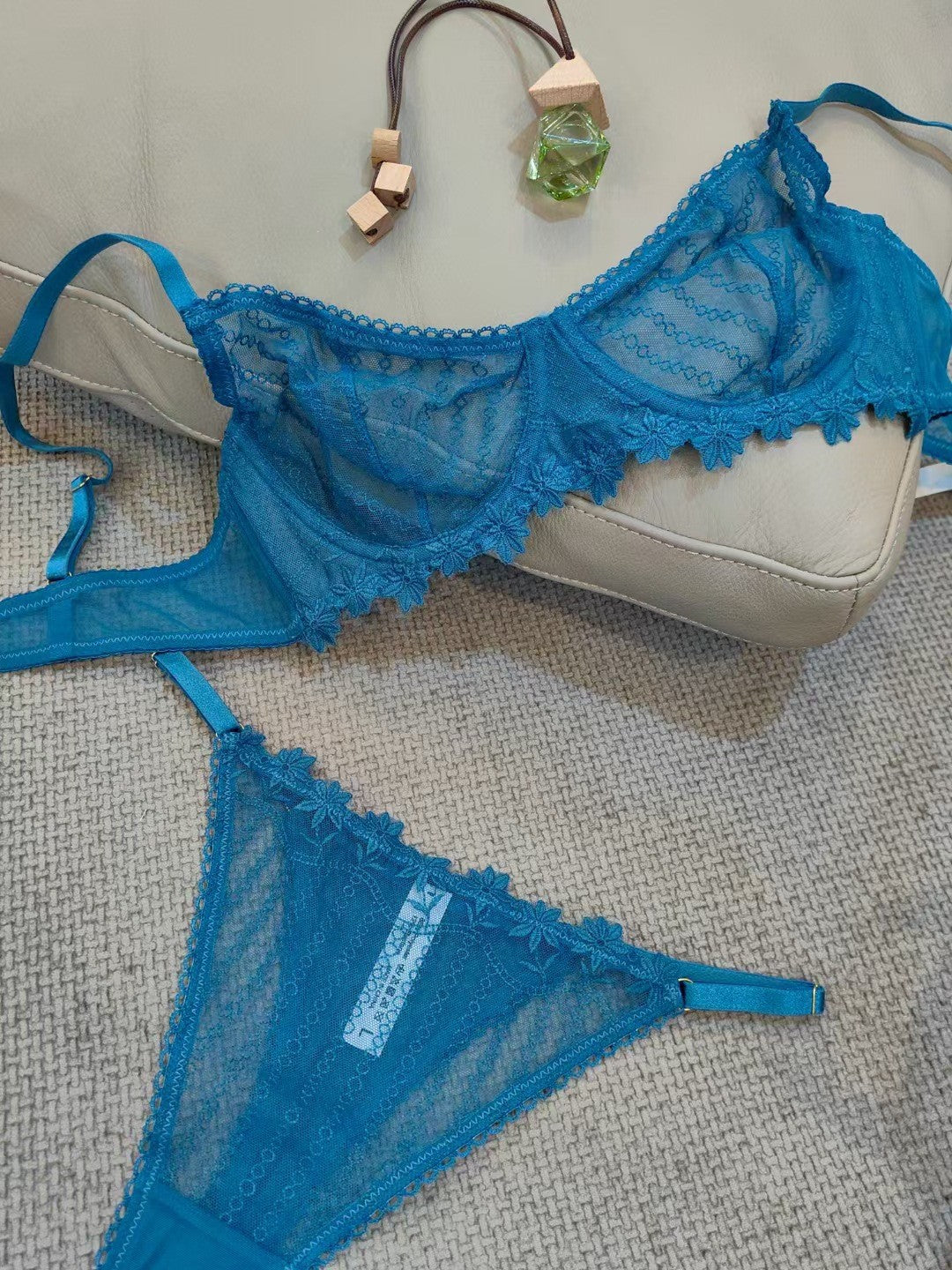 French Style Lingerie Sexy Ultra-Thin Mesh Lace Bra Large Bust Minimizing Plus Size Erotic Lingerie Set